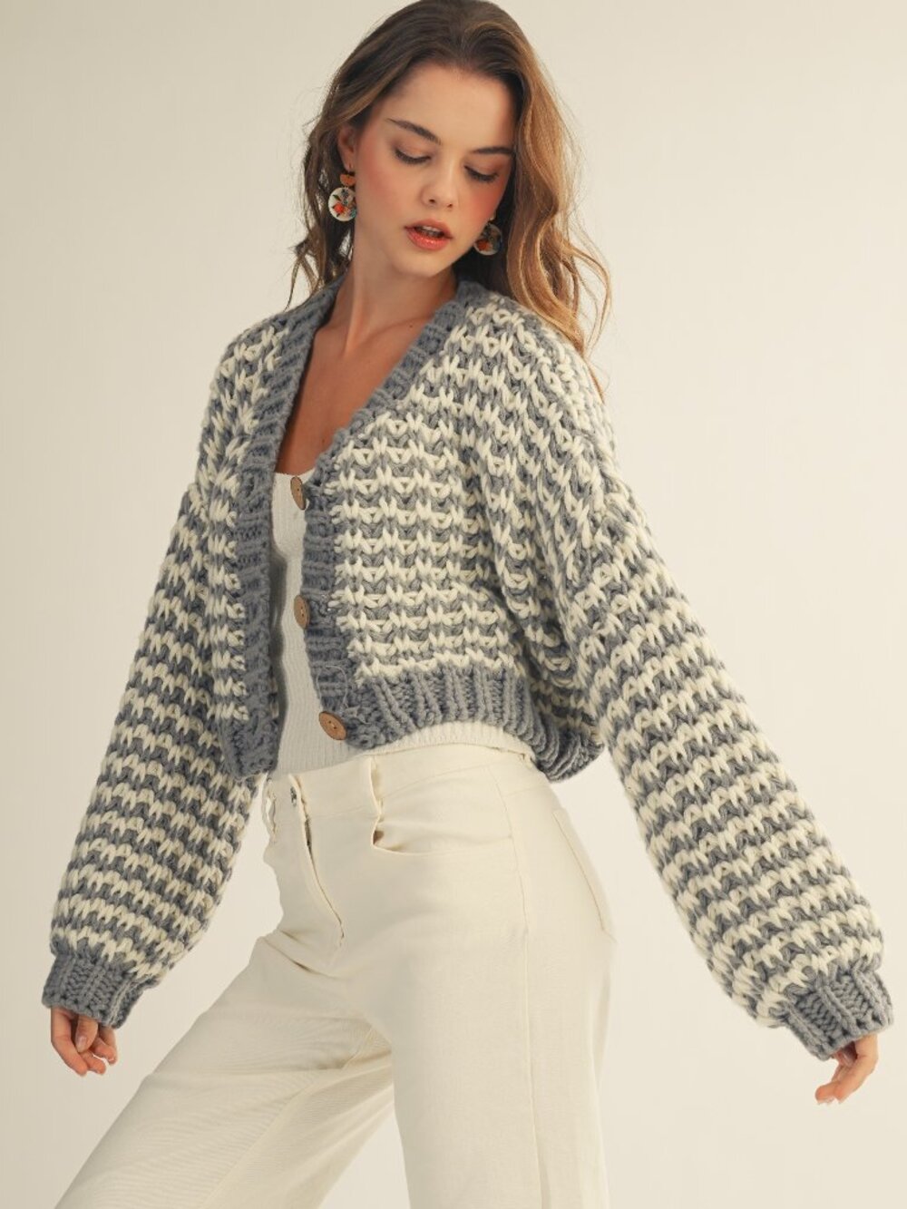 Vintage-Inspired Two-Tone Knit Cardigan